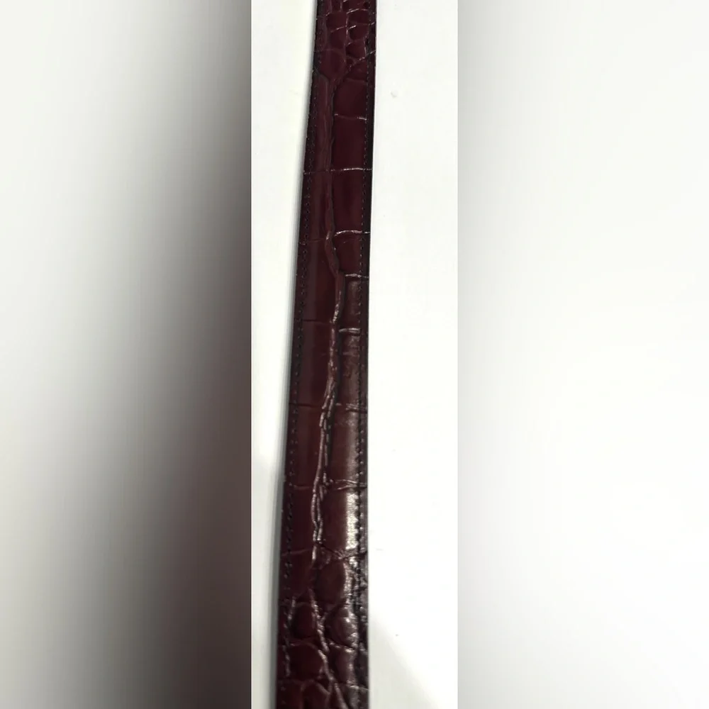 BILL BLASS DESIGNER CORDOVAN BROWN LEATHER BELT, CROCO-EMBOSSED, GOLD BUCKLE,
